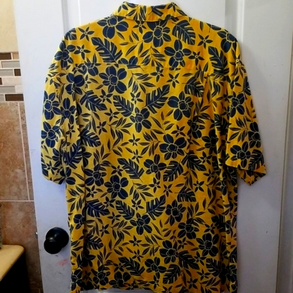 High Sierra - Button down shirt, Size  - L, Color - Yellow W/blue floral/leaf - Picture 3 of 9
